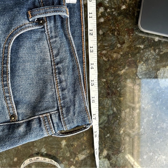 JUSTUSA cut off raw hem jeans shorts. Minor distressing. Stretch. Medium rise - Picture 8 of 10